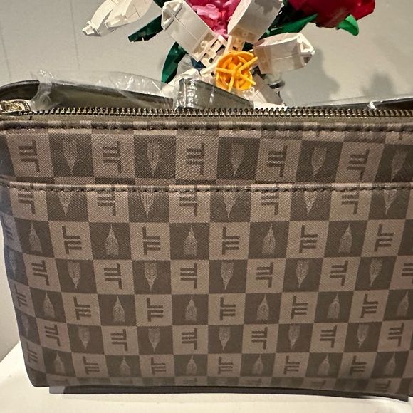 London Fog Crossbody - Picture 4 of 9